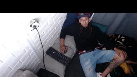 Snapshot of davils12 chatting on October 22, 7:41 am DAVILS online show from October 22, 7:41 am