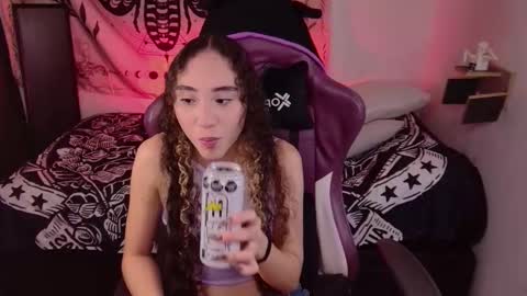 Snapshot of davina_heart chatting on November 23, 4:07 pm Davina online show from November 23, 4:07 pm