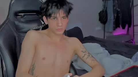 Snapshot of davisross chatting on January 24, 10:53 am davis online show from January 24, 10:53 am