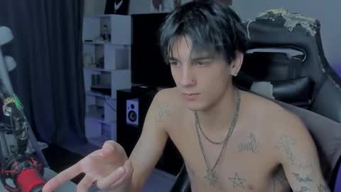 Snapshot of davisross chatting on October 12, 8:30 pm davis online show from October 12, 8:30 pm