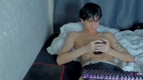 Snapshot of davisross chatting on October 29, 4:37 am davis online show from October 29, 4:37 am