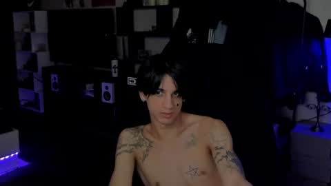 Snapshot of davisross chatting on June 30, 2:01 am davis online show from June 30, 2:01 am