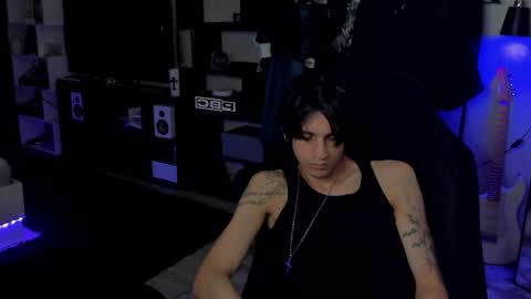Snapshot of davisross chatting on August 3, 12:20 am davis online show from August 3, 12:20 am