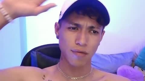 Snapshot of daxonreyy_ chatting on April 5, 4:31 am Daxon online show from April 5, 4:31 am
