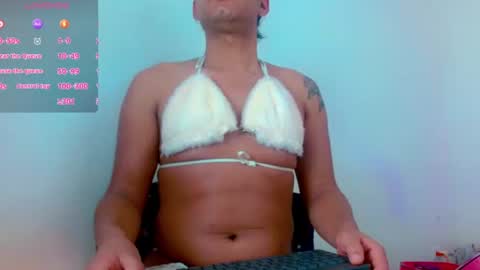 Snapshot of dayana_dias chatting on June 10, 10:25 am dayana_dias online show from June 10, 10:25 am