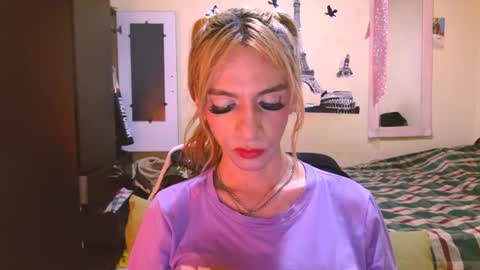 Snapshot of dayanna_01_ chatting on July 13, 6:11 pm dayanna_01_ online show from July 13, 6:11 pm