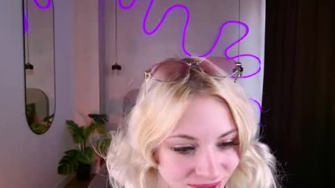 Kylie online show from May 12, 7:16 am
