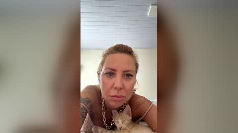 Snapshot of dayoff592388 chatting on April 16, 3:13 pm dayoff592388 online show from April 16, 3:13 pm