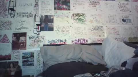 Snapshot of dbeamon92 chatting on May 4, 1:23 am dbeamon92 online show from May 4, 1:23 am