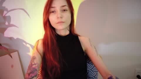 Snapshot of dead_girll chatting on May 4, 11:45 pm freak online show from May 4, 11:45 pm