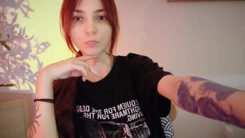 Snapshot of dead_girll chatting on May 10, 11:10 pm freak online show from May 10, 11:10 pm