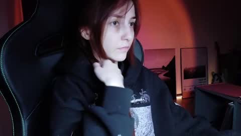 Snapshot of dead_girll chatting on May 29, 11:14 pm freak online show from May 29, 11:14 pm