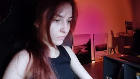 Snapshot of dead_girll chatting on June 5, 12:50 am freak online show from June 5, 12:50 am