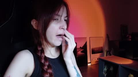 Snapshot of dead_girll chatting on June 10, 11:24 pm freak online show from June 10, 11:24 pm