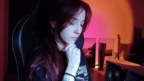 Snapshot of dead_girll chatting on June 16, 10:45 pm freak online show from June 16, 10:45 pm