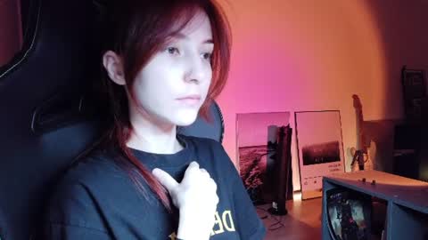 Snapshot of dead_girll chatting on June 21, 12:46 am freak online show from June 21, 12:46 am