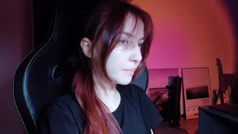 Snapshot of dead_girll chatting on June 22, 12:35 am freak online show from June 22, 12:35 am