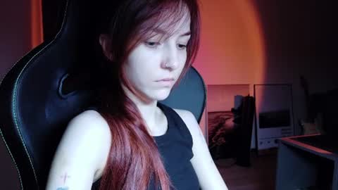 Snapshot of dead_girll chatting on June 24, 12:53 am freak online show from June 24, 12:53 am