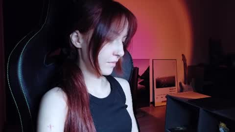 Snapshot of dead_girll chatting on June 26, 6:29 am freak online show from June 26, 6:29 am