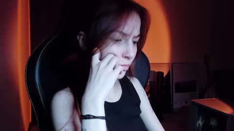 Snapshot of dead_girll chatting on July 2, 9:32 pm freak online show from July 2, 9:32 pm