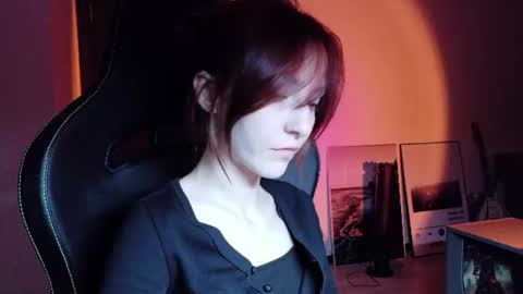 Snapshot of dead_girll chatting on July 6, 11:40 pm freak online show from July 6, 11:40 pm