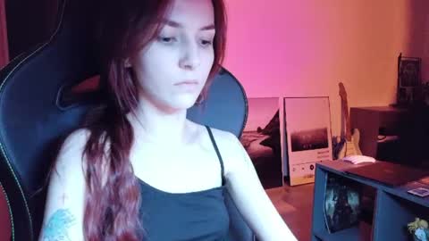 Snapshot of dead_girll chatting on July 15, 1:11 am freak online show from July 15, 1:11 am