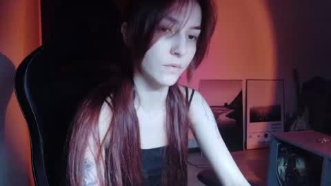 Snapshot of dead_girll chatting on July 23, 11:24 pm freak online show from July 23, 11:24 pm