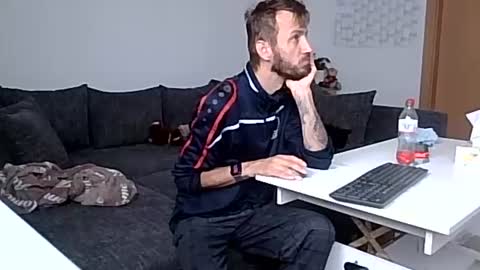robert online show from June 15, 4:31 pm