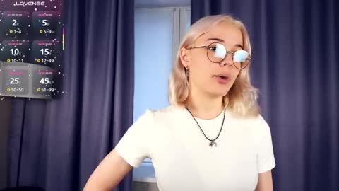 Snapshot of deannmaslen chatting on November 10, 6:01 am Charlie 18yo online show from November 10, 6:01 am