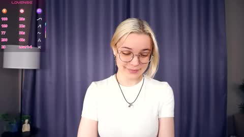 Snapshot of deannmaslen chatting on December 4, 5:39 am Charlie 18yo online show from December 4, 5:39 am