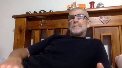 deanofflove2210 online show from January 4, 1:10 pm