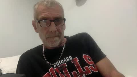 Snapshot of deanofflove221000 chatting on September 11, 11:32 am deanofflove221000 online show from September 11, 11:32 am