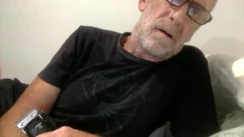 deanofflove221000 online show from December 17, 5:24 am