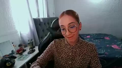 Snapshot of dear_juliet chatting on December 22, 7:33 pm Juliet online show from December 22, 7:33 pm