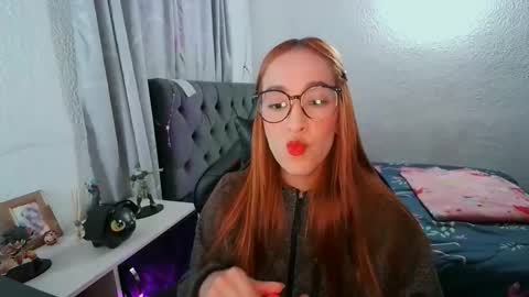 Snapshot of dear_juliet chatting on March 29, 3:17 am Juliet online show from March 29, 3:17 am