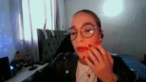 Snapshot of dear_juliet chatting on July 21, 6:43 pm Juliet online show from July 21, 6:43 pm