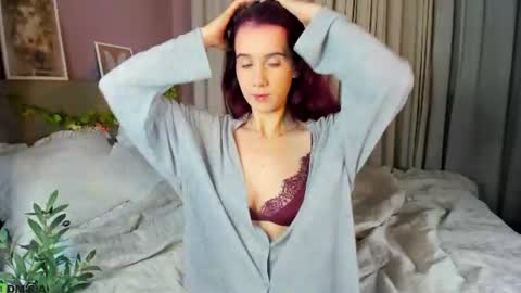 Snapshot of dearly_emily chatting on July 10, 5:26 pm Emily GMT2 Mon 10 AM - 4 PM Wed 10 AM - 4 PM Thu 10 AM - 4 PM Fri 10 AM - 4 PM Sat 10 AM - 4 PM online show from July 10, 5:26 pm
