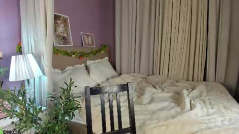 Snapshot of dearly_emily chatting on July 18, 5:17 pm Emily GMT2 Mon 10 AM - 4 PM Wed 10 AM - 4 PM Thu 10 AM - 4 PM Fri 10 AM - 4 PM Sat 10 AM - 4 PM online show from July 18, 5:17 pm