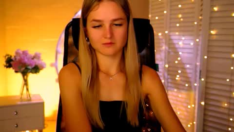 Snapshot of deboralarson chatting on November 16, 3:23 am Debora online show from November 16, 3:23 am