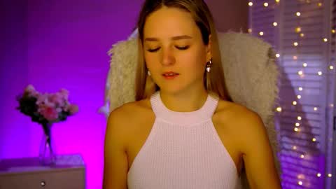 Snapshot of deboralarson chatting on November 24, 8:14 am Debora online show from November 24, 8:14 am