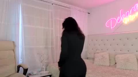 Snapshot of deboramom chatting on December 19, 10:17 pm DeboraMom online show from December 19, 10:17 pm