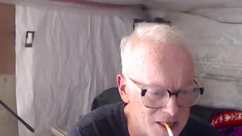 Snapshot of decarabas22 chatting on July 29, 3:15 am decarabas22 online show from July 29, 3:15 am
