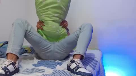 Snapshot of deconrios chatting on December 7, 2:20 am Santiago online show from December 7, 2:20 am