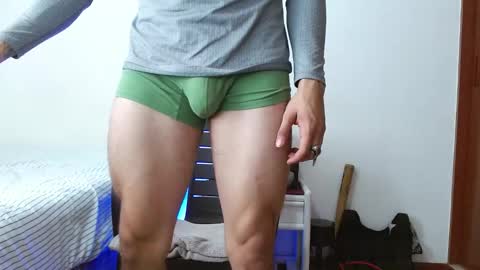 Snapshot of deconrios chatting on December 12, 3:37 pm Santiago online show from December 12, 3:37 pm