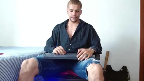 Snapshot of deconrios chatting on December 14, 8:51 pm Santiago online show from December 14, 8:51 pm