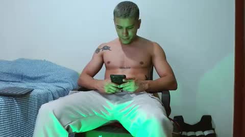 Snapshot of deconrios chatting on December 31, 10:56 pm Santiago online show from December 31, 10:56 pm