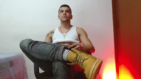 Snapshot of deconrios chatting on March 11, 11:59 pm Santiago online show from March 11, 11:59 pm