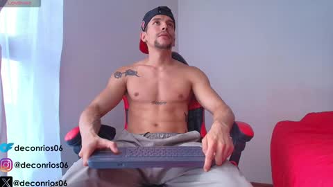 Snapshot of deconrios chatting on October 11, 8:51 pm Santiago online show from October 11, 8:51 pm