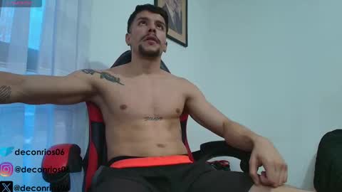 Snapshot of deconrios chatting on November 4, 10:42 pm Santiago online show from November 4, 10:42 pm