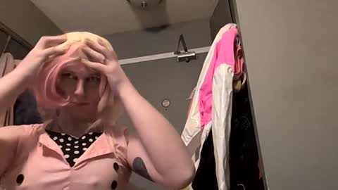 Snapshot of deedeequeen420 chatting on February 28, 9:25 am deedeequeen420 online show from February 28, 9:25 am